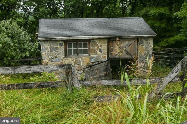 19511 TELEGRAPH SPRINGS RD, Purcellville, VA 20132