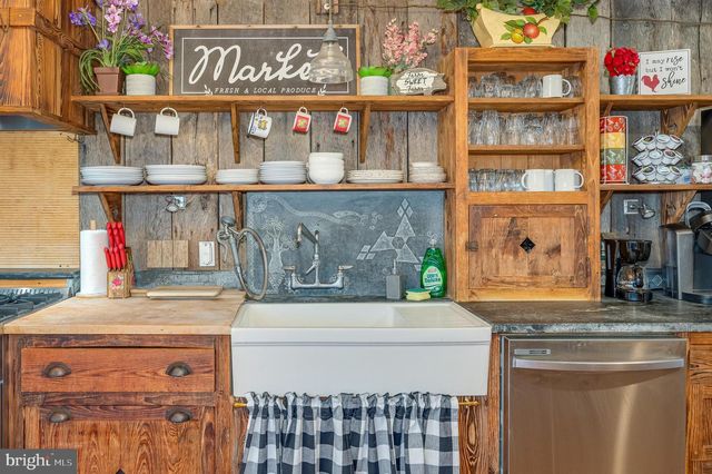 19511 TELEGRAPH SPRINGS RD, Purcellville, VA 20132