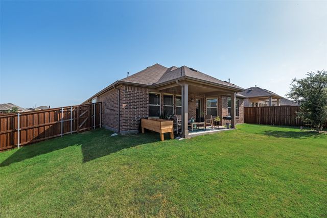 8900 Bronze Meadow Drive, Fort Worth, TX 76131