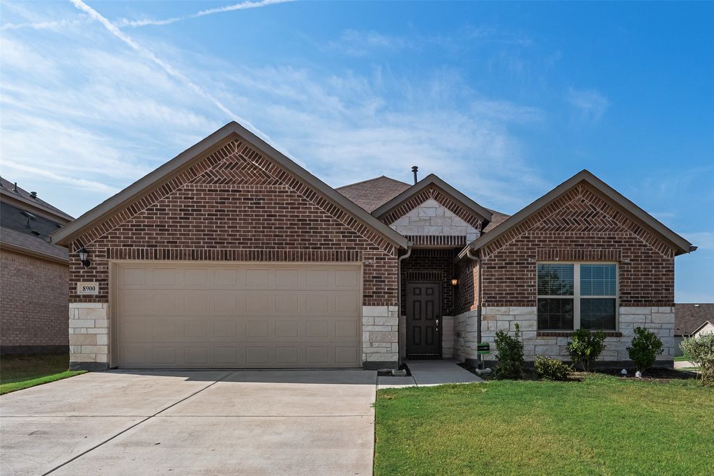 8900 Bronze Meadow Drive, Fort Worth, TX 76131