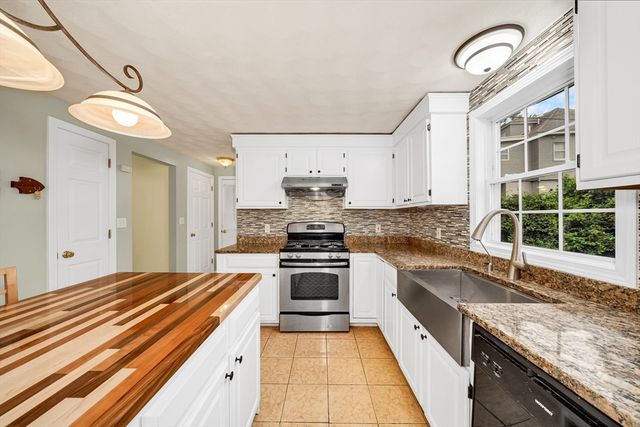 15 Aberdeen Rd, Methuen, MA 01844