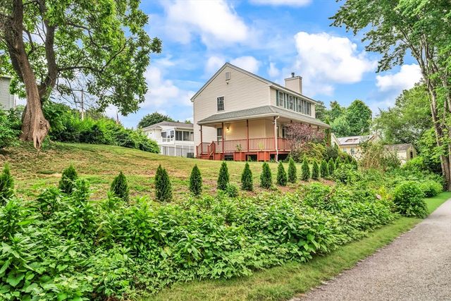 15 Aberdeen Rd, Methuen, MA 01844