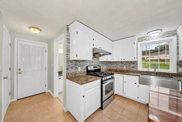 15 Aberdeen Rd, Methuen, MA 01844