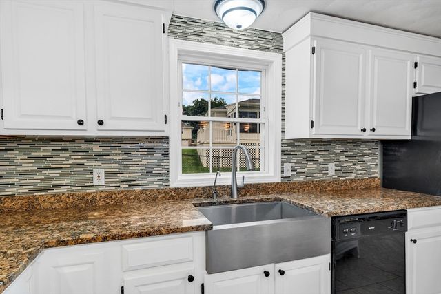 15 Aberdeen Rd, Methuen, MA 01844