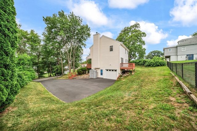 15 Aberdeen Rd, Methuen, MA 01844