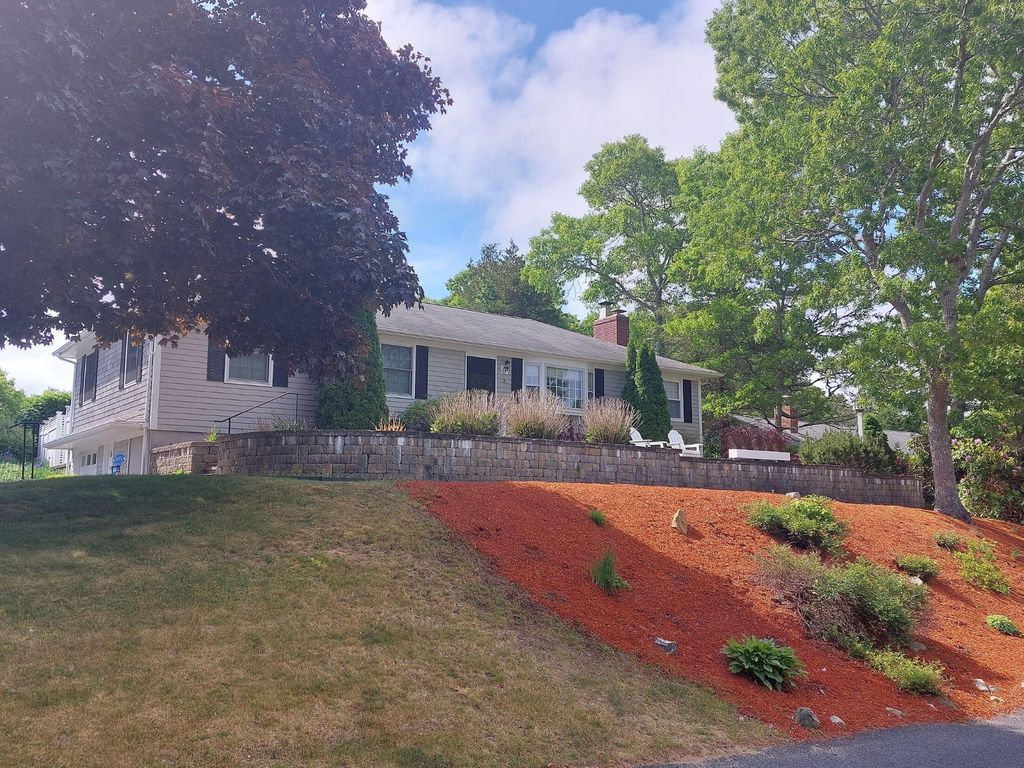 3 McNamara Avenue, West Yarmouth, MA 02673