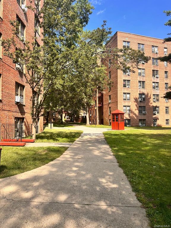 150-11 72nd Road 6F, Flushing, NY 11367