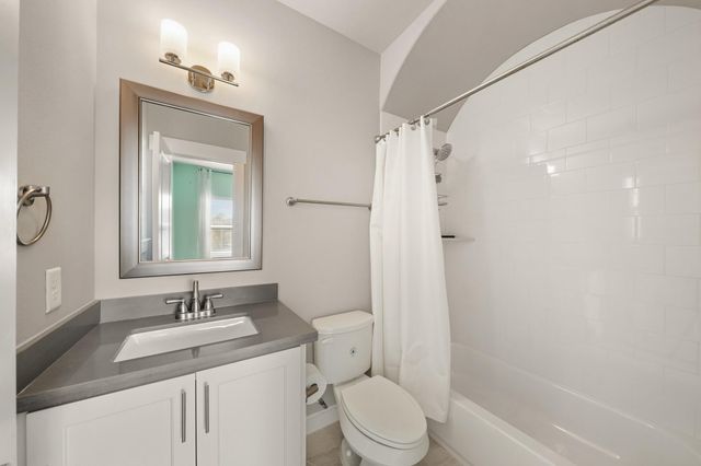 882 Wakefield Drive C, Houston, TX 77018