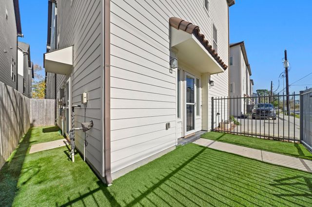 882 Wakefield Drive C, Houston, TX 77018