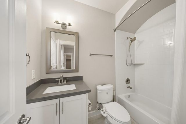 882 Wakefield Drive C, Houston, TX 77018