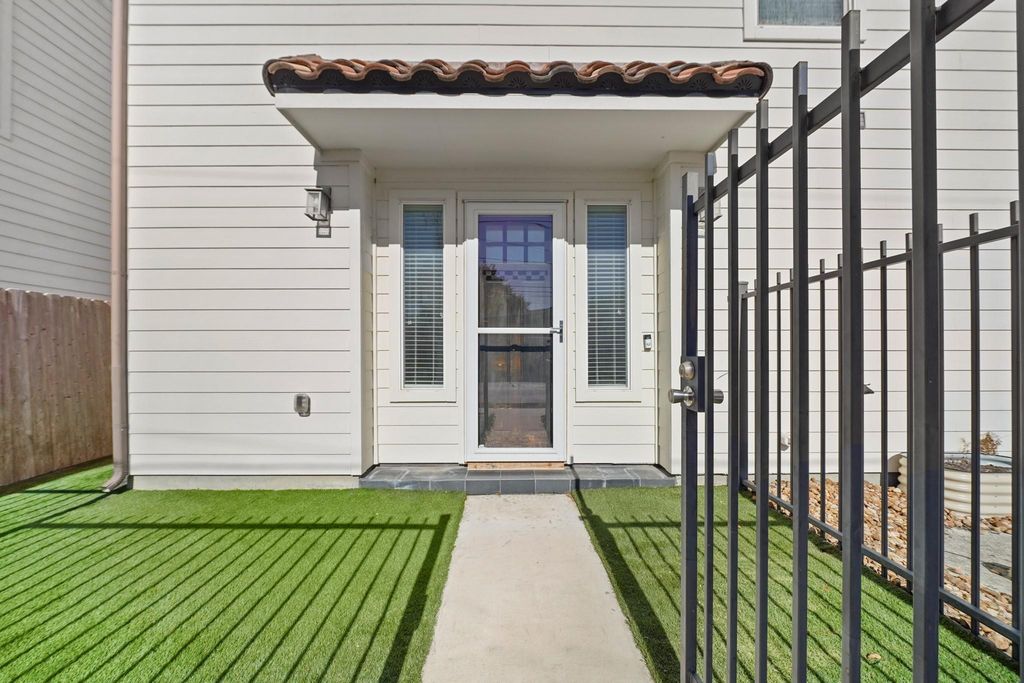 882 Wakefield Drive C, Houston, TX 77018