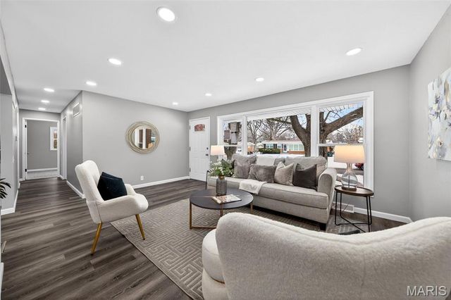 12 Thackery Court, Florissant, MO 63031