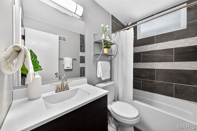 12 Thackery Court, Florissant, MO 63031