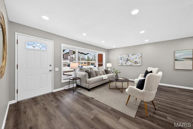 12 Thackery Court, Florissant, MO 63031