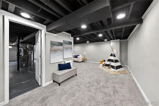 12 Thackery Court, Florissant, MO 63031