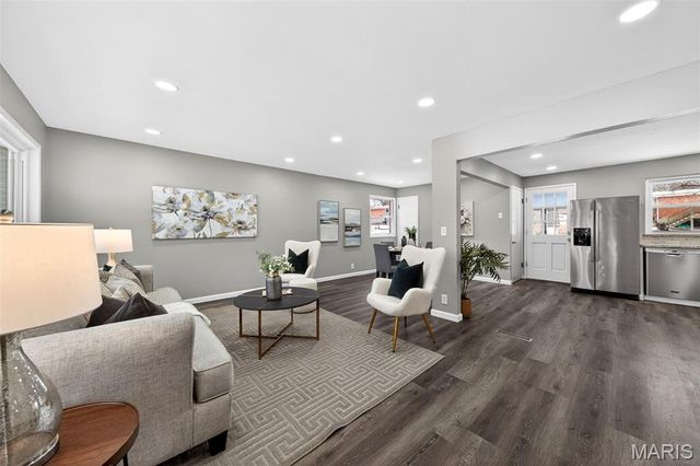 12 Thackery Court, Florissant, MO 63031