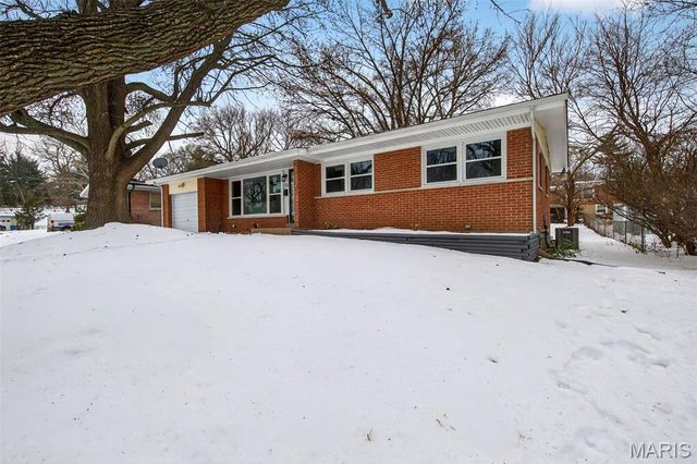 12 Thackery Court, Florissant, MO 63031