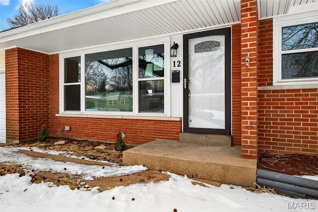 12 Thackery Court, Florissant, MO 63031