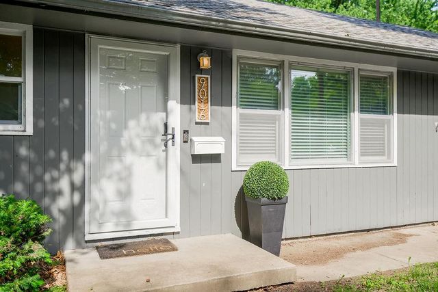9016 Main Street, Kansas City, MO 64114