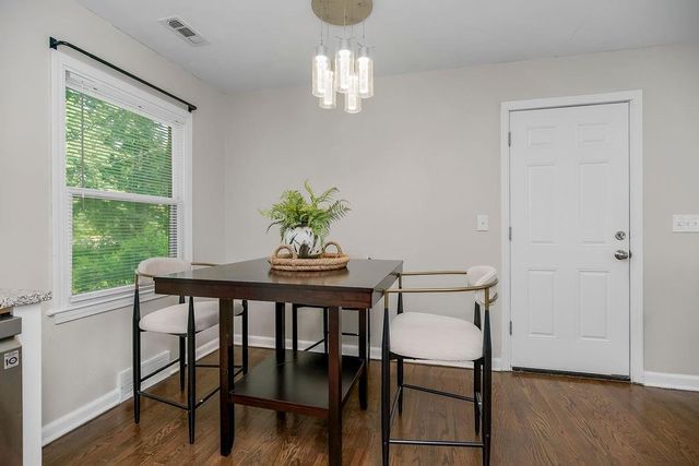 9016 Main Street, Kansas City, MO 64114