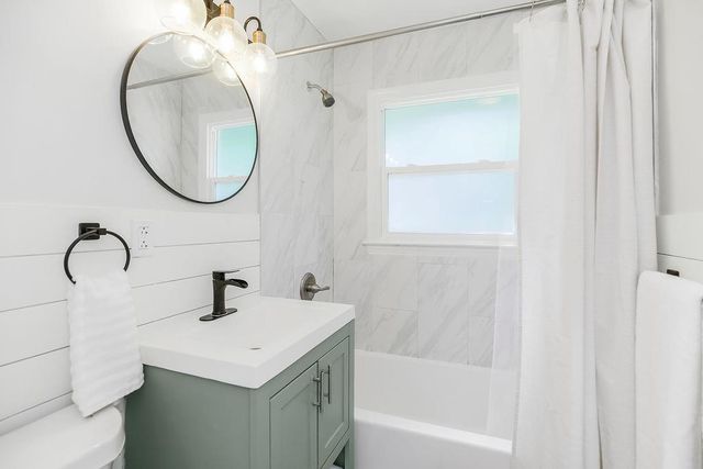 9016 Main Street, Kansas City, MO 64114