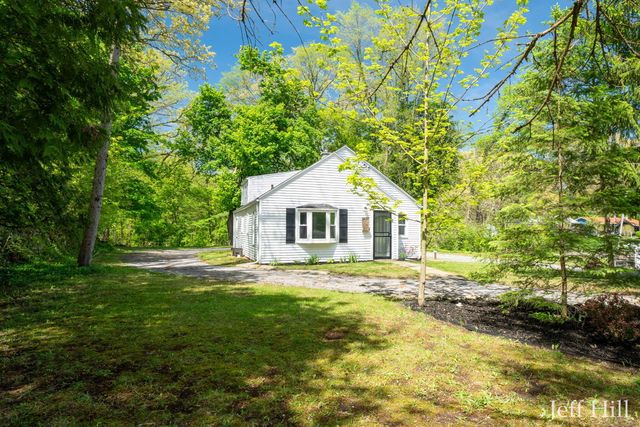 3637 Colonial Avenue Ne, Grand Rapids Twp, MI 49525