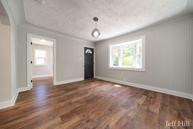 3637 Colonial Avenue Ne, Grand Rapids Twp, MI 49525