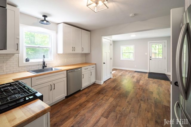 3637 Colonial Avenue Ne, Grand Rapids Twp, MI 49525