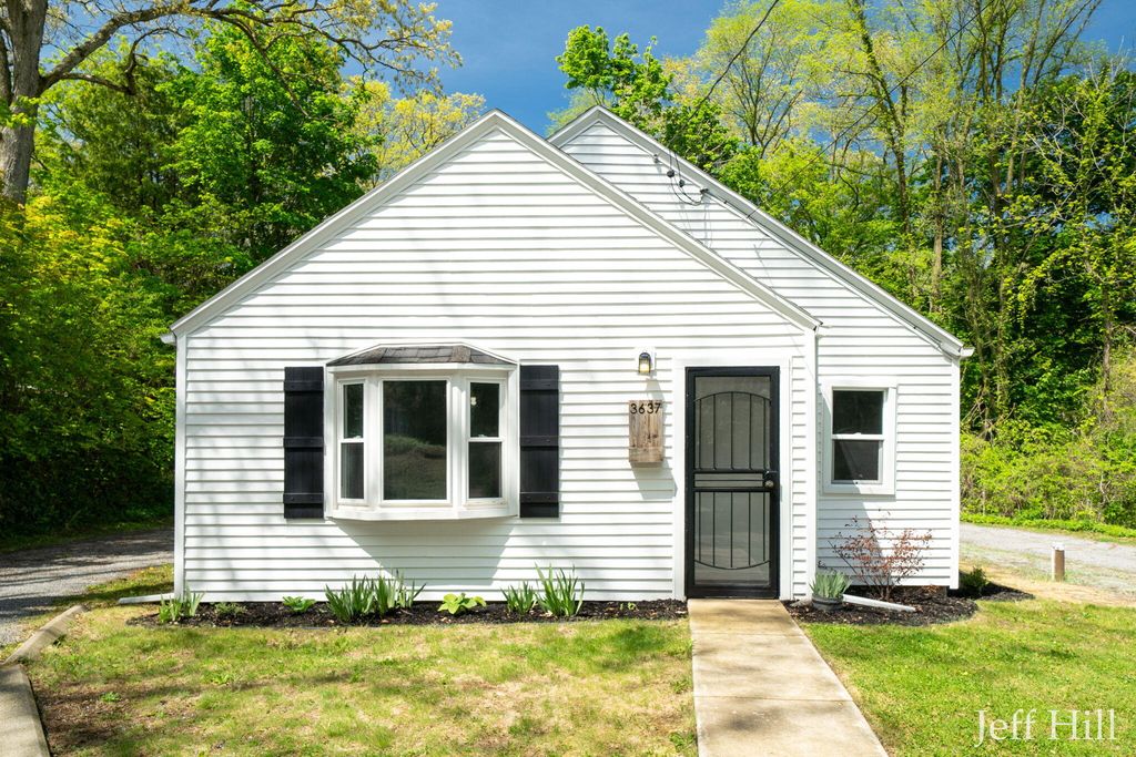 3637 Colonial Avenue Ne, Grand Rapids Twp, MI 49525