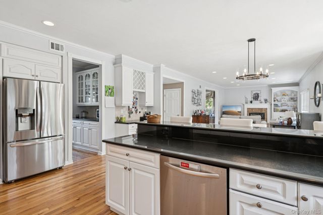 4 Mimosa Street, Miller Place, NY 11764