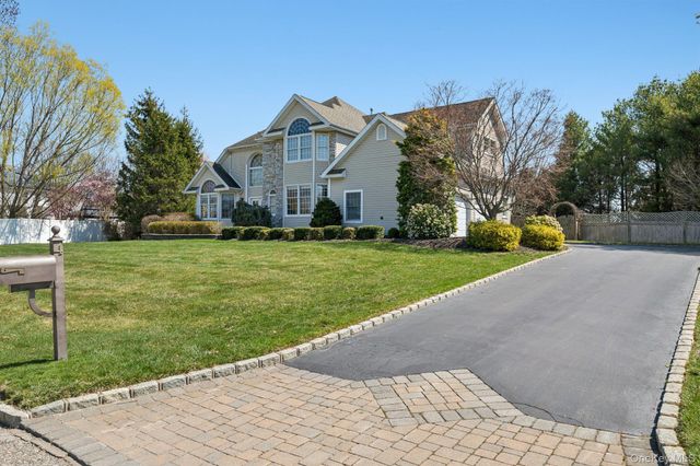 4 Mimosa Street, Miller Place, NY 11764