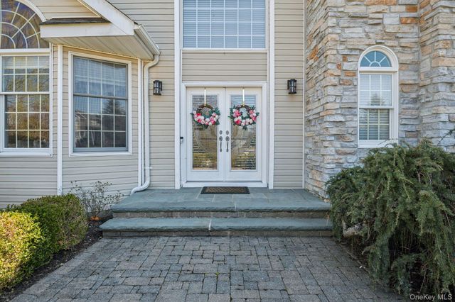 4 Mimosa Street, Miller Place, NY 11764