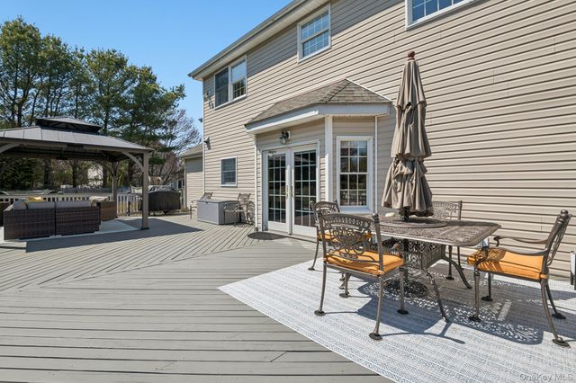 4 Mimosa Street, Miller Place, NY 11764