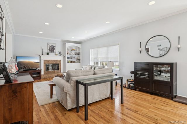 4 Mimosa Street, Miller Place, NY 11764