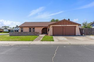 1444 Midland Ct, Manteca, CA 95336