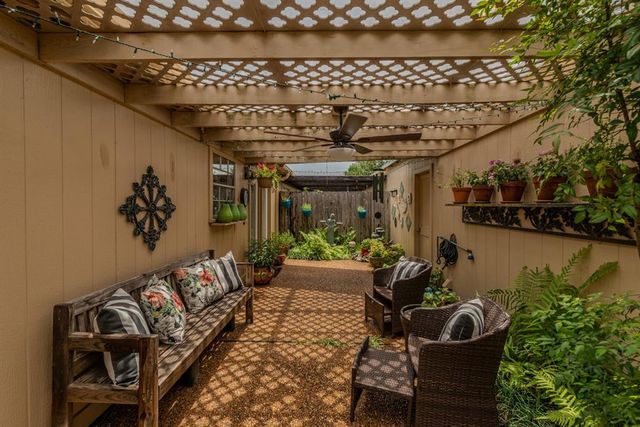 5975 Meadow Way, Beaumont, TX 77707