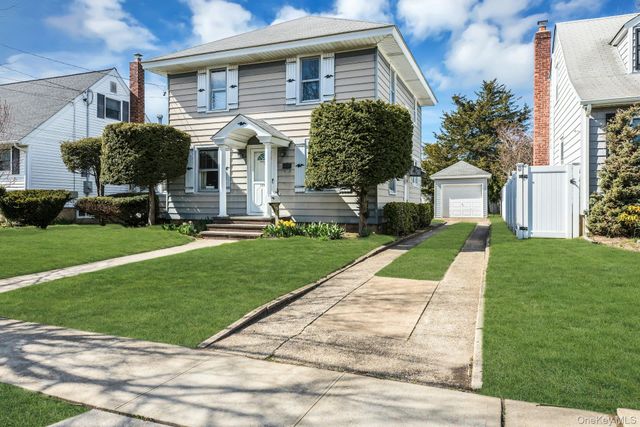 126 Stuyvesant Avenue, Merrick, NY 11566