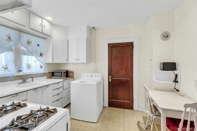 126 Stuyvesant Avenue, Merrick, NY 11566