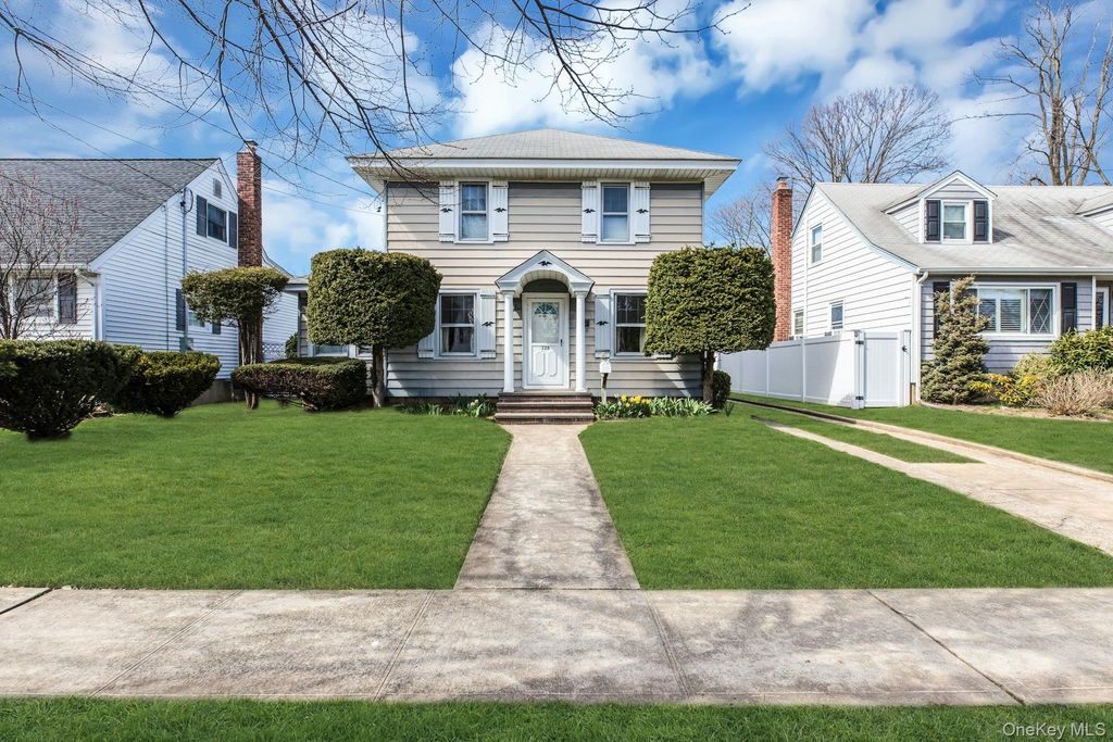 126 Stuyvesant Avenue, Merrick, NY 11566