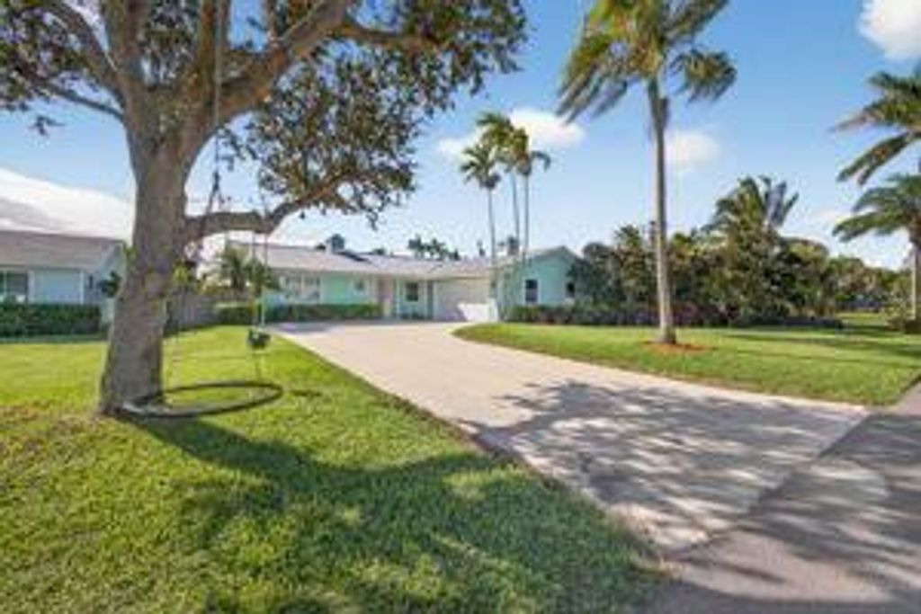 8064 SE Carlton Street, Hobe Sound, FL 33455