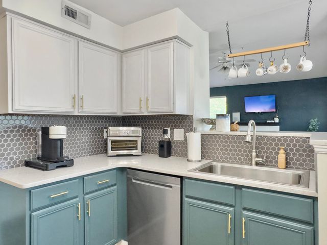 700 Daniel Ellis Drive 11301, Charleston, SC 29412