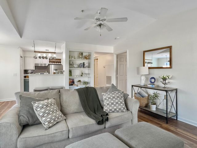 700 Daniel Ellis Drive 11301, Charleston, SC 29412