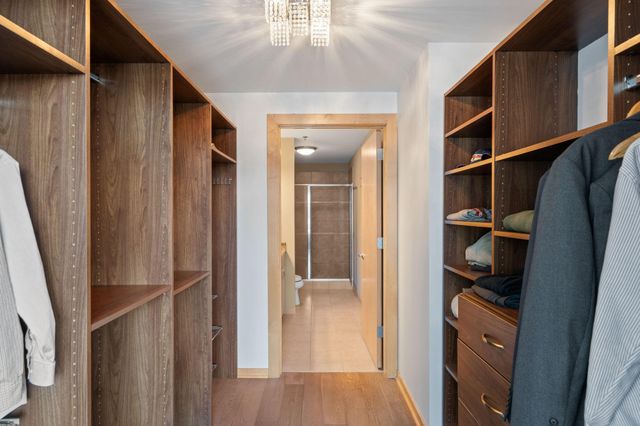 215 10th Avenue S 703, Minneapolis, MN 55415