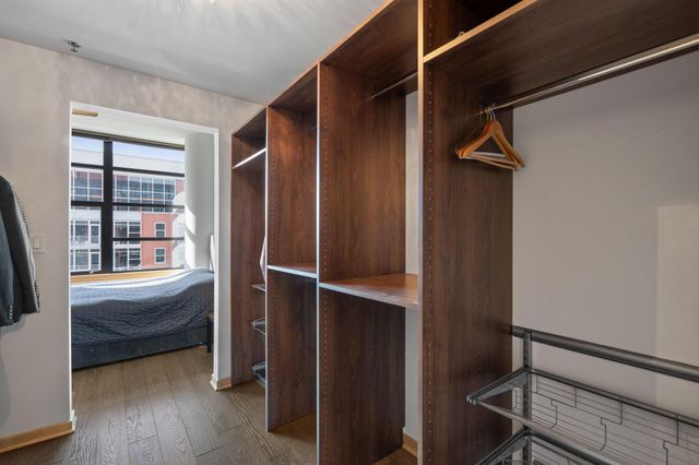 215 10th Avenue S 703, Minneapolis, MN 55415