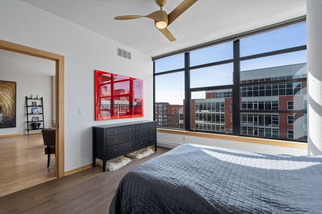 215 10th Avenue S 703, Minneapolis, MN 55415