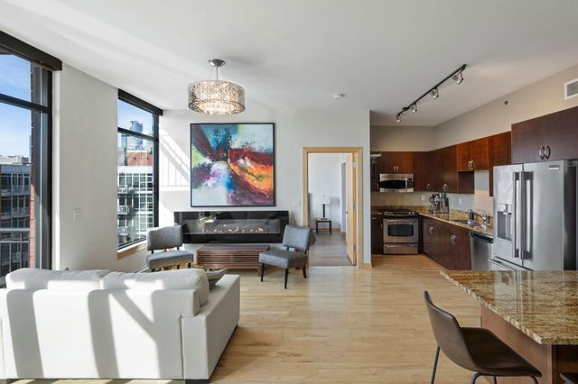 215 10th Avenue S 703, Minneapolis, MN 55415