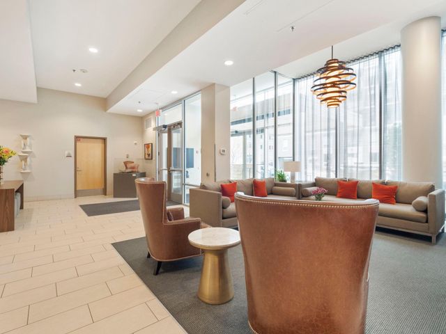 215 10th Avenue S 703, Minneapolis, MN 55415