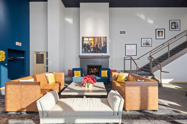 215 10th Avenue S 703, Minneapolis, MN 55415