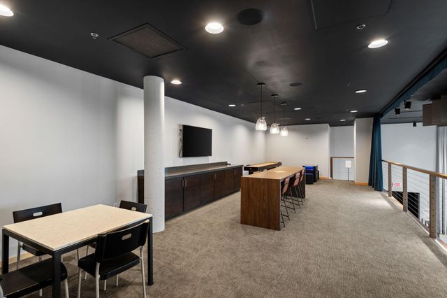 215 10th Avenue S 703, Minneapolis, MN 55415