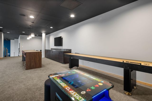 215 10th Avenue S 703, Minneapolis, MN 55415